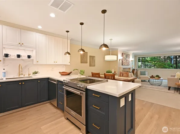 5858 NE Parkpoint Drive #F-203, Seattle, WA 98115