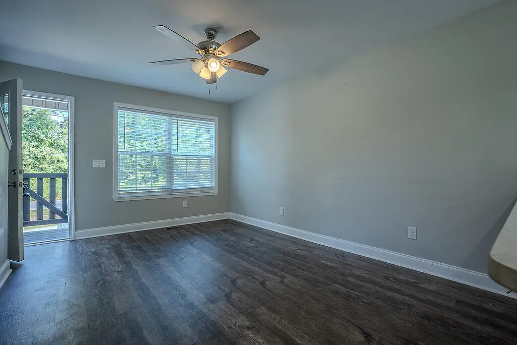 2 bed, 1.5 bath, $1,300 — Photo 2