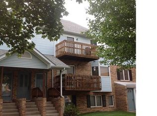 322 Pinewood Dr, Plymouth, MI