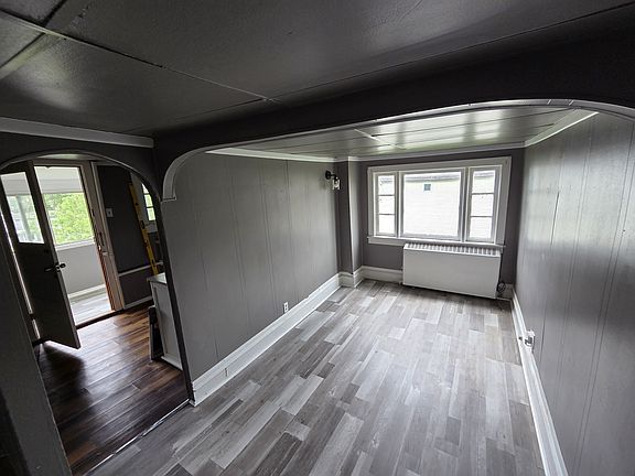 3rd image of 42 Murray St