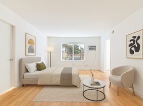 5757 La Mirada Avenue