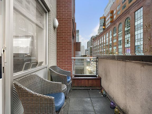 4th image of 2-40 51st Ave #2L