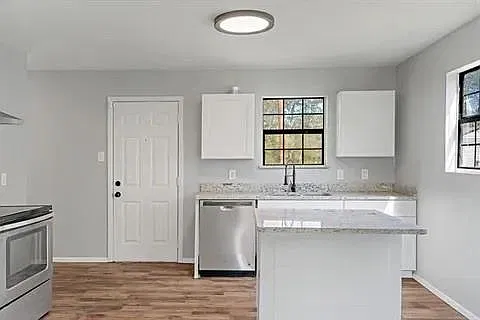 621 W 9th St — photo 9