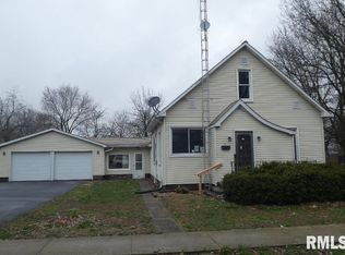 219 Frederick St, Nokomis, IL 62075
