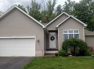 1462 Lori Ln, Hermitage, PA 16148