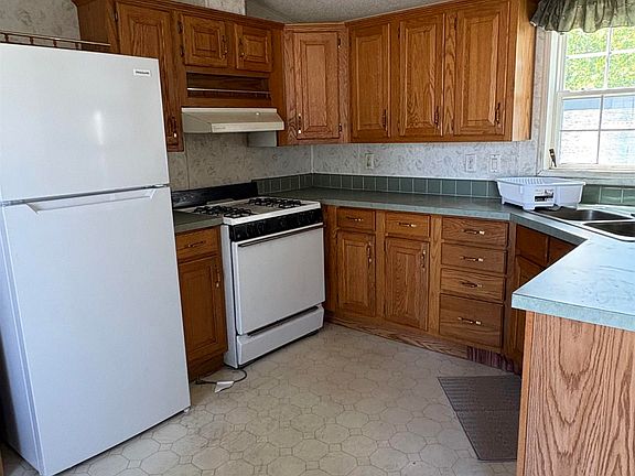 3rd image of 2528 Tilton Rd