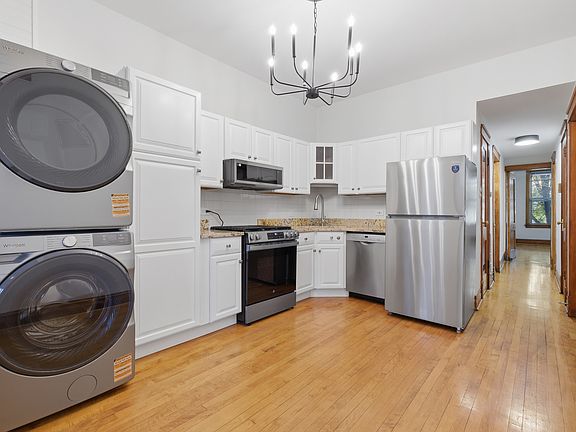2nd image of 823 N Hoyne Ave APT 2