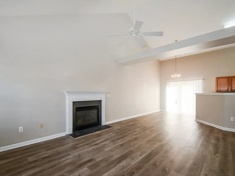 1910 Sterling Hill Dr — Photo 5