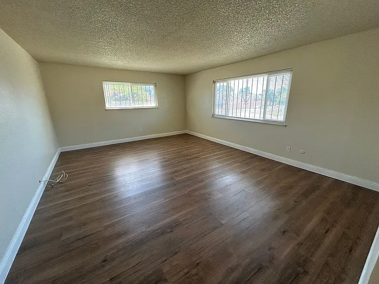 1013 Roanoke Ave — Photo 11