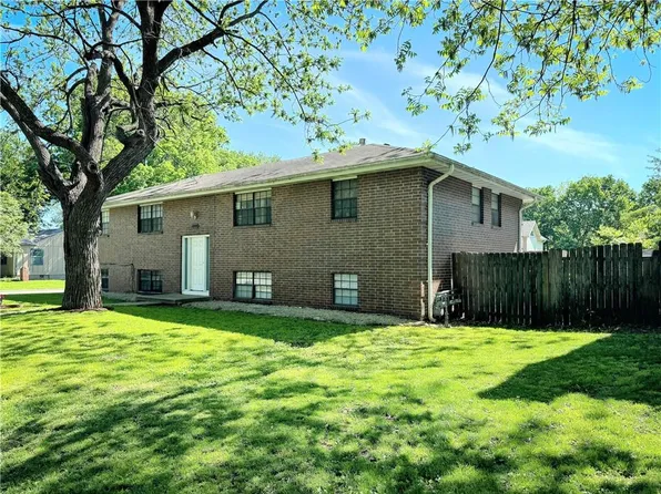 13121 6th St, Grandview, MO 64030