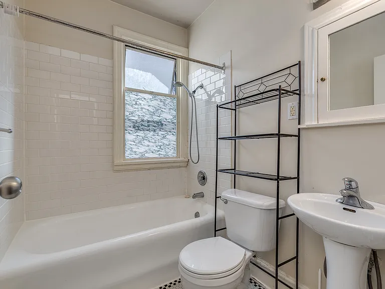 935 Jervis St — Photo 47