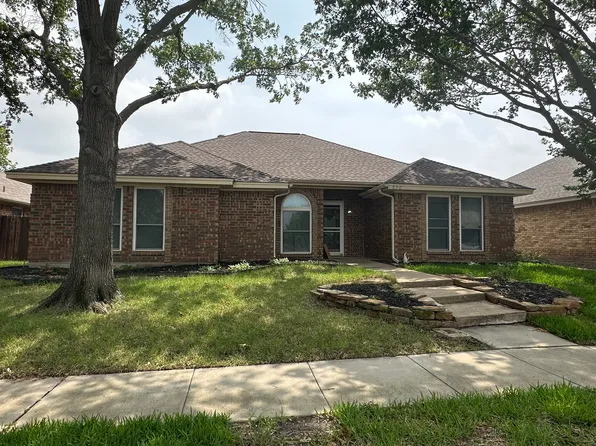 990 Camden Dr, Lewisville, TX 75067
