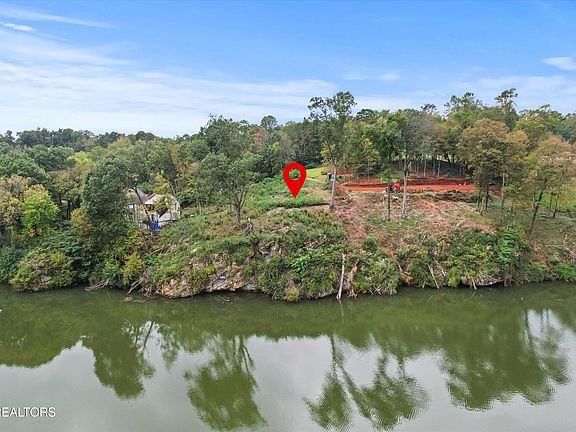 4th image of 2101 Woodmere Ln
