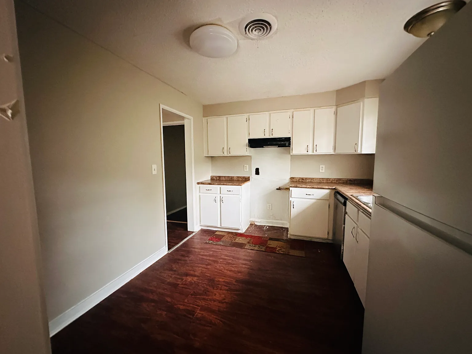3 bed, 1.5 bath, 1200 sqft, $1,250 — Photo 2