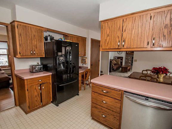 3rd image of W161N10573 Brook Hollow Dr