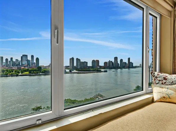 455 East 51st Street image 2 of 16