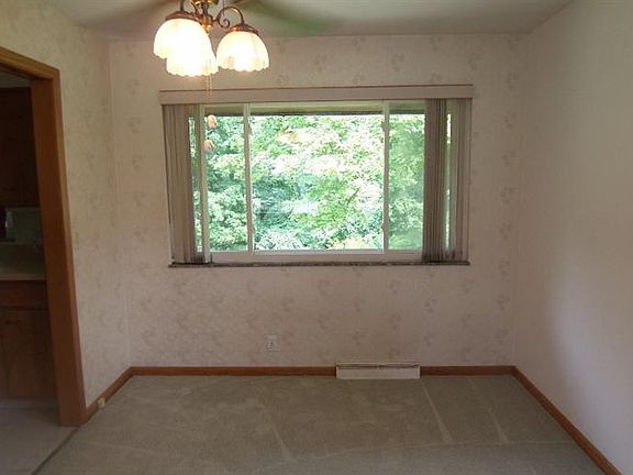 4th image of 416 Wellesley Ave