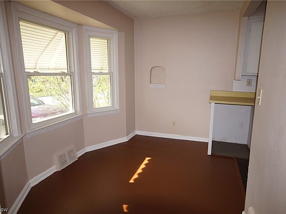 3rd image of 4991 E 90th St