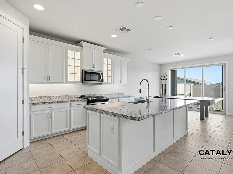 6926 W Winston Dr — Photo 11