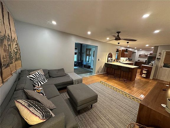 4th image of 3215 Rehoboth Dr