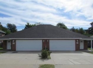 1622 N Evening Shade Dr, Fayetteville, AR 72703