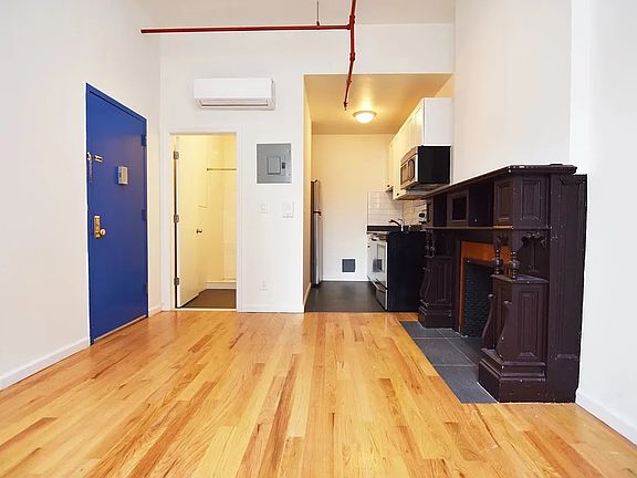 2nd image of 263 W 113th St #2F
