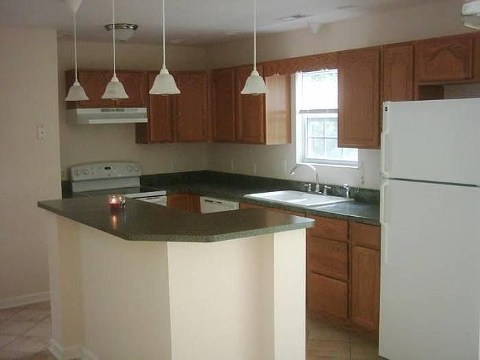 2nd image of 407 Keeble St