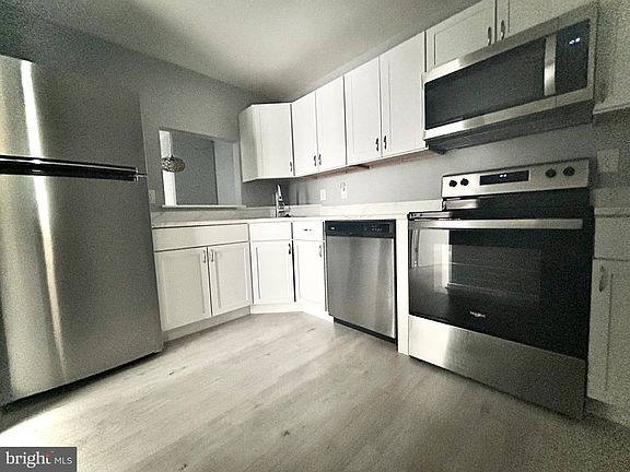 2nd image of 109 Water Fountain Way Unit 201