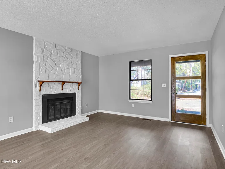 139 Charter Dr — Photo 9