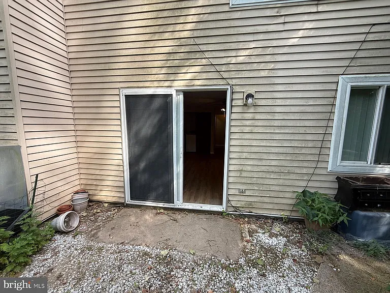 9388 Neil Rd #B — Photo 15