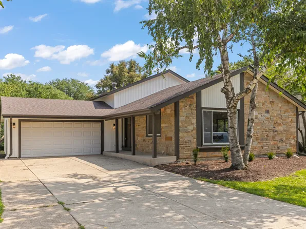 6557 Raintree Ct, Lisle, IL 60532