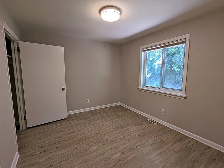 3906 Lexington Dr — Photo 6