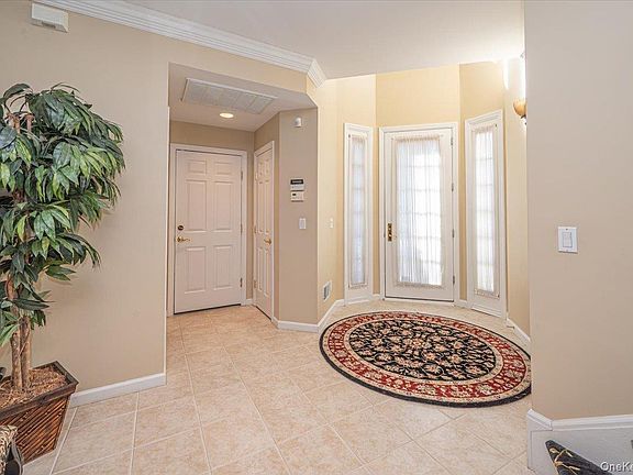 4th image of 420 Florencia Place