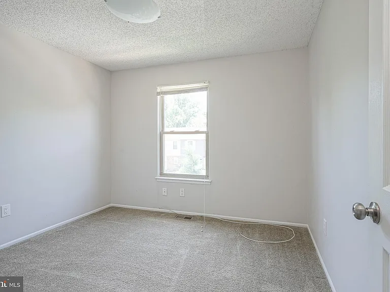 2205 Elberta Ln — Photo 12