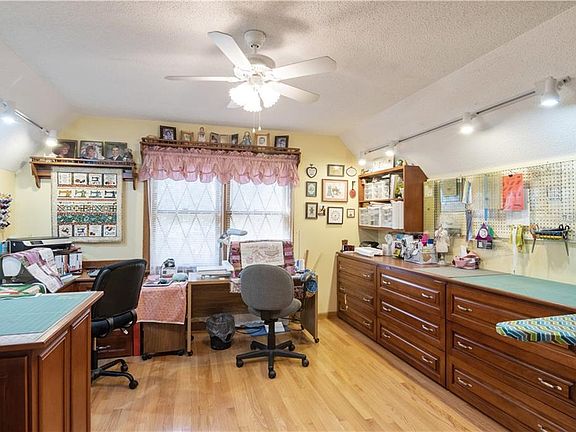 5th image of 3814 65th St E