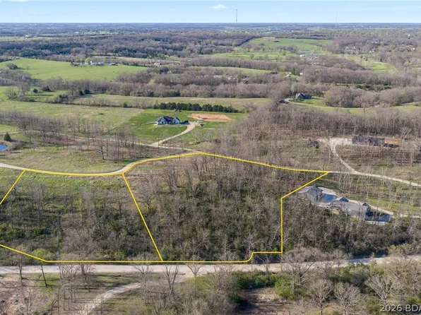 Walnut Creek Cir, Eldon, MO 65026