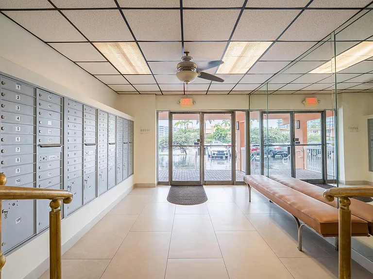 2200 E Hallandale Beach Blvd #202 — Photo 3