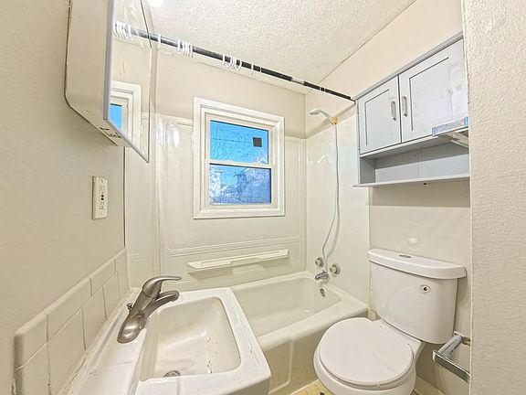 4th image of 413 S 2nd St #6