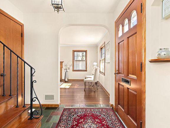 4th image of 52 W Schreyer Pl