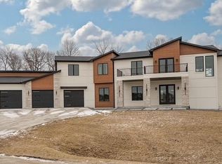 3282 Glenwood Rd SW, Rochester, MN 55902