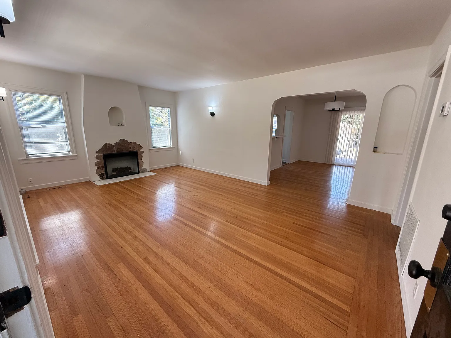2 bed, 1200 sqft, $3,450 — Photo 3