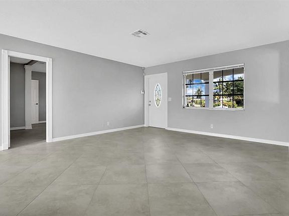 4th image of 975 Lighthouse Dr