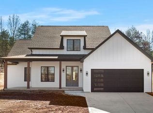 330 Falcon Trl, Vonore, TN 37885