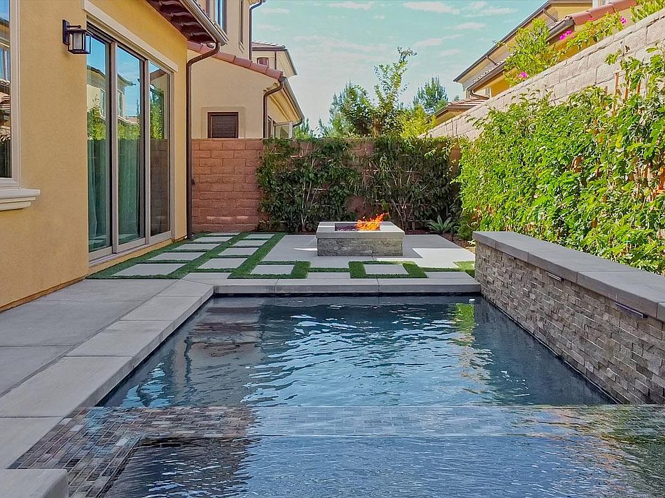 This is your DREAM BACKYARD! Your own slice of Paradise!