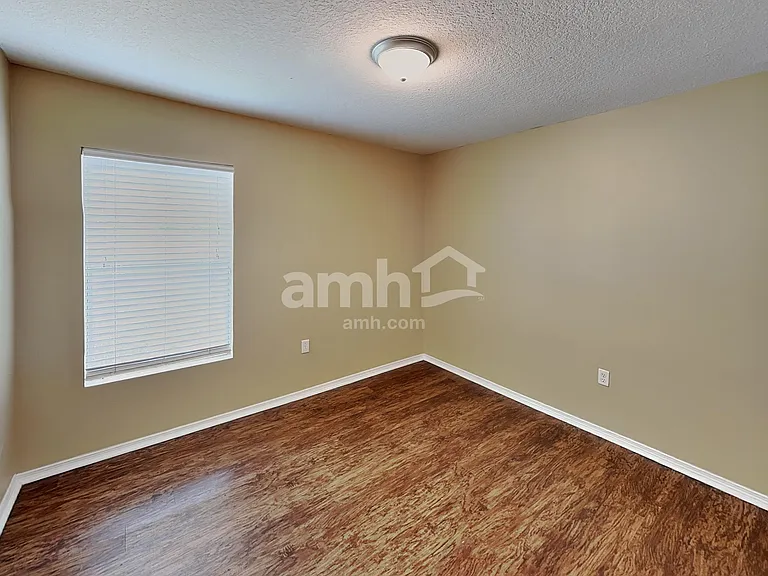 1733 Strathmore Cir — Photo 14