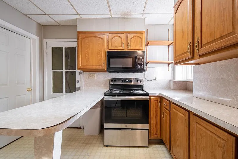 3 bed, 1.0 bath, 1100 sqft, $1,800 — Photo 4