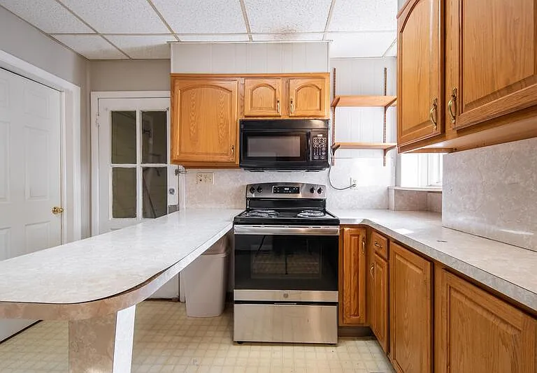 450 Yates St #2 — Photo 4