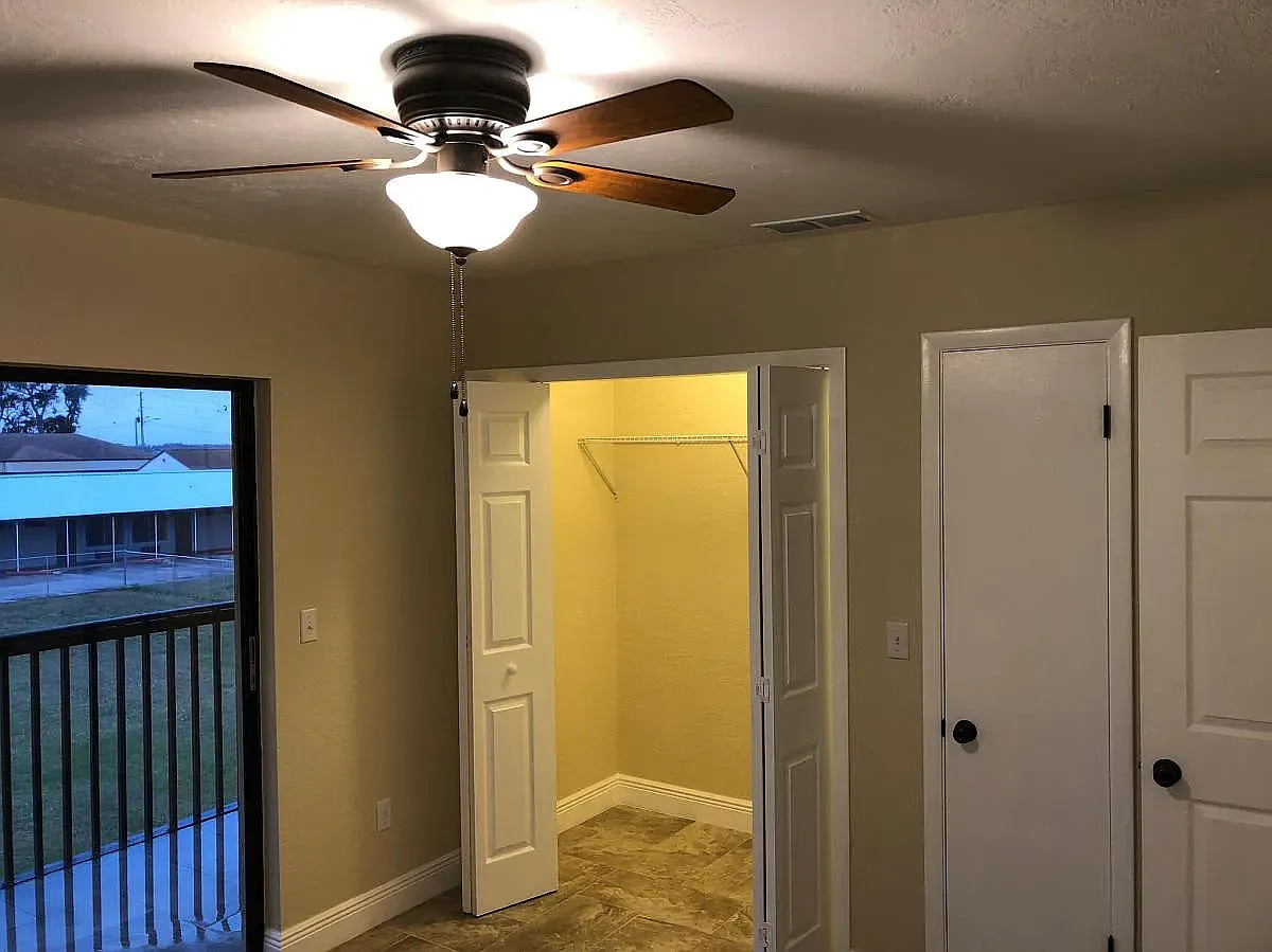 2 bed, 1.5 bath, 1000 sqft, $1,275 — Photo 3