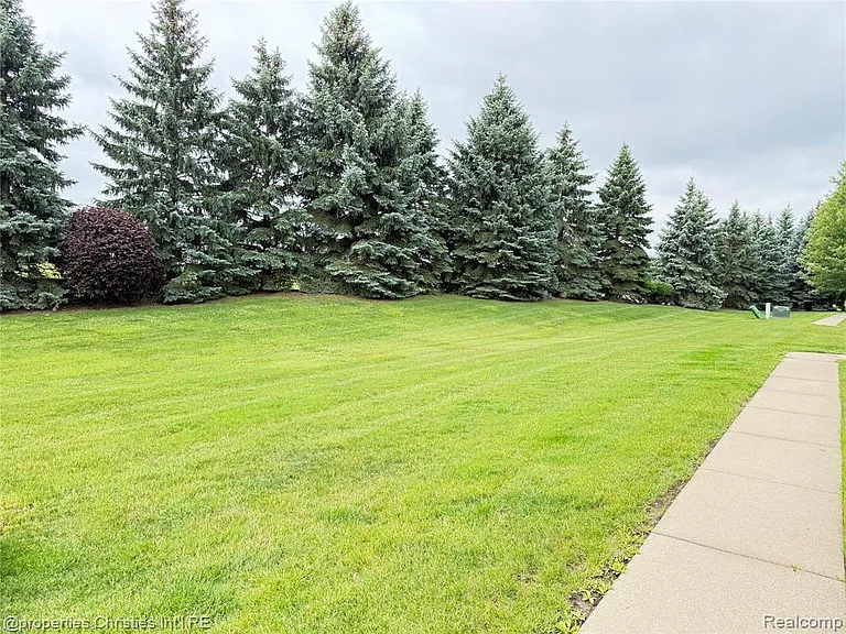 8413 Heywood Cir — Photo 25