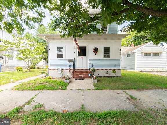 2nd image of 616 E Pine St